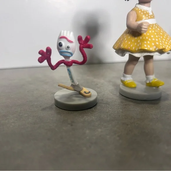 Lot Toy Story 🧸✨
Forky, Boo, Ducky, Bunny & Bo Peep - Picture 2 of 4